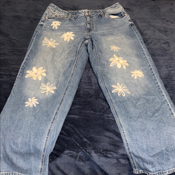 Blue Denim Jeans with Floral Design - Picture 3 of 4